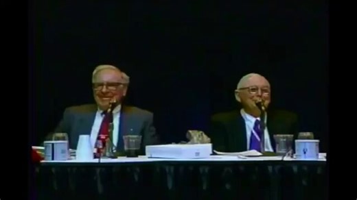 A rare Warren Buffett roast of a Berkshire shareholder: In April 29, 2000 near the peak of the Dotcom bubble, a Berkshire shareholder brags about his own 100% annual returns in tech stocks and asked Buffett and Munger to “just speculate” 10% of Berkshire’s capital in tech.Buffett’s answer aged well. He is the investing GOAT.