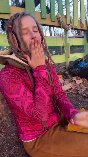 Exploring Nature in Off-Grid Misty: Live from Virginia Woods