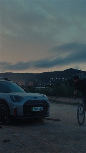 THE ALL-ELECTRIC MINI ACEMAN. BUILT TO TAKE ON THE CITY. 立即登記了解更多城市叢林中的絕對王牌> bit.ly/3JGfn0c 穿梭於霓虹閃爍的都市脈動與靜謐的巷弄秘境，純電MINI Aceman以其敏捷身姿和電掣風馳的性能，輕鬆點燃你每一天的無限可能，伴你處理每一日的繁忙計劃——無論是活力早餐、悠閒午餐，還是浪漫晚餐，純電Aceman不僅是交通工具，更是您探索都市脈動的忠實夥伴！搭載先進的電動科技，為您開啟零排放的綠色旅程，同時保留 MINI 標誌性的靈動操控與時尚魅力。準備好，讓每一次出行都成為一場充滿樂趣的冒險！ 立即於以下連結登記了解更多純電MINI Aceman> bit.ly/3JGfn0c 按此即時對話查詢優惠詳情> bit.ly/ChatwithMINI #MINI #MINIHK #ALLNEWELECTRICMINIACEMAN #THENEWMINIFAMILY | MINI