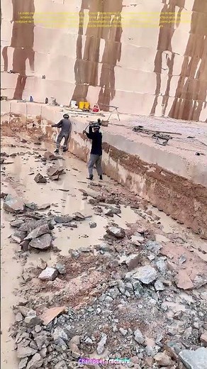 L'exploitation de la mine de marbre : Comment les ouvriers extraient la beauté naturelle ?