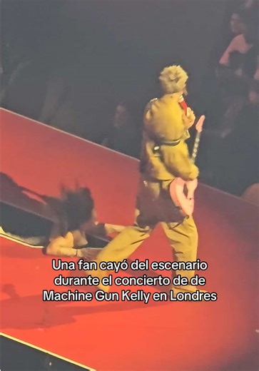 Fan caída en concierto de Machine Gun Kelly en Londres
