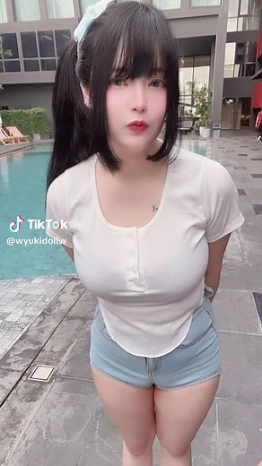 Chic Poolside Outfit Ideas for Summer