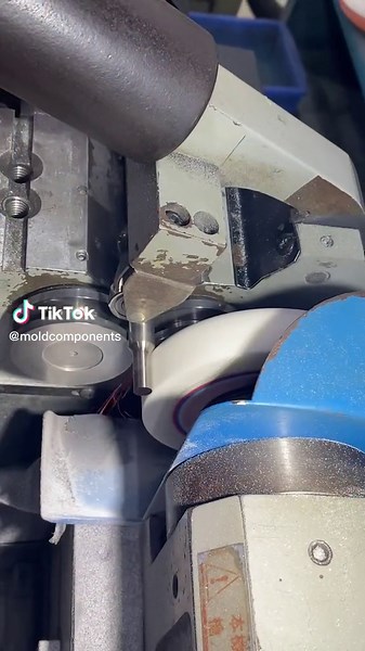 The precision punch used on the mold, grinding the outer diameter to ensure the accuracy#moldparts #punching #Punch