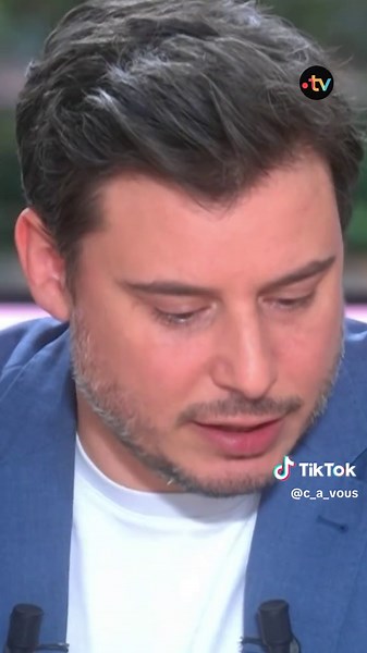 Artemis II : un hommage émouvant en orbite lunaire — les astronautes ont nommé un cratère en mémoire de l’épouse décédée du commandant, Carole. Sur le chemin du retour, l’équipage a atteint une distance record, allant plus loin que tout autre humain auparavant 🌝 #artemis #lune #espace #artemisII #astronaute