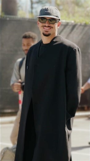 Now arriving for MLB Opening Night: the San Francisco Giants 🎥