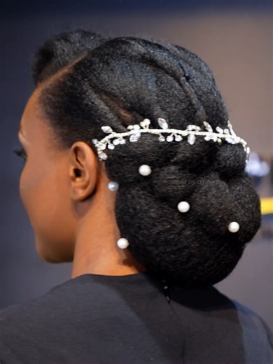 Book An Appointment For Bridal Styling Now Now We’re Ready For you. @hairbyclipperz #mauricedacrochetmaster #naturalhair #mauricedacrochetmasterclass #mauricedacrochetmastertips #afrobamboobraids