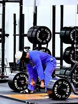 BODYBUILDERS VS CLEANER #gym #prank #fitness #funny