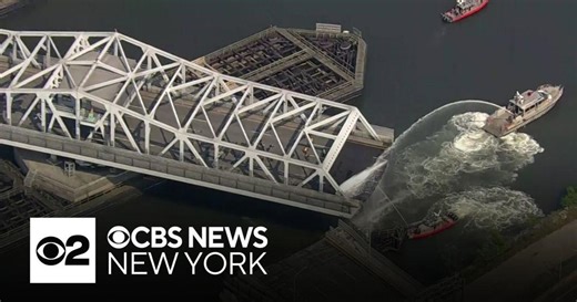 Third Avenue Bridge stuck open in the Bronx