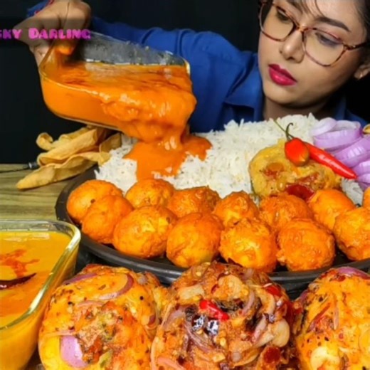 Egg curry chawal 🍱💛🔥 ‪@FoodieDarling‬ #mukbang#eatingshow #eggcurry #chawal#indianfood #asmrfood