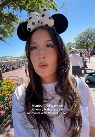 Accidentally only gave ourselves 3 hours at Disneyland a few weeks ago so we're doing a redo today! Another day, another Disneyland vlog!😁 #disneylandvlog #californiaadventure #walkingshoes #disneyadult