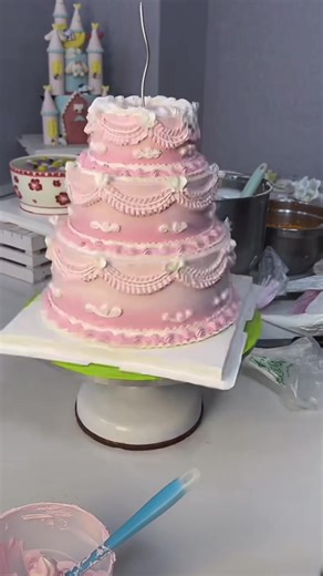 Vintage Cake Decorating Tutorial