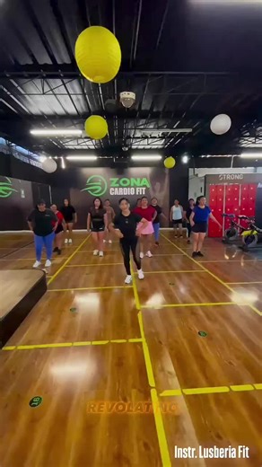 💃🏻Ven y baila a ritmo de @revolatino en #zonacardio @CARDIO FUERTE CON LUSBERIA💚 Y se parte de nuestra comunidad de Baile 💃🏻 Inf. 📲992651100 Taller coreográfico / Baile Fit #baile #elmemintio #coreografia #merenguechallenge