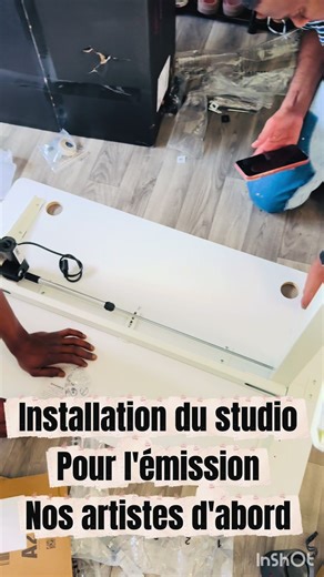 Installation du mini studio pour l'émission Nos artistes d'abord Rendez-vous le samedi 25 avril à partir de 22h