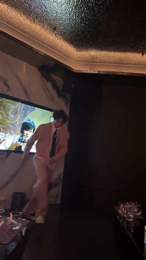 Dancing at the Hottest Bar: Slightly Tipsy Vlog