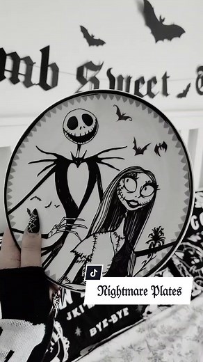 𝔑𝔦𝔤𝔥𝔱𝔪𝔞𝔯𝔢 𝔅𝔢𝔣𝔬𝔯𝔢 ℭ𝔥𝔯𝔦𝔰𝔱𝔪𝔞𝔰 𝔓𝔩𝔞𝔱𝔢𝔰 🖤💀 #spookyseason #nightmarebeforechristmas #nightmarebeforechristmasjack #spookyseason #halloweencountdown