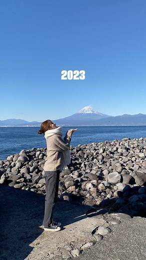 榊原美紅 | . みなさま、今年も一年ありがとうございました🥰 お仕事も遊びも全力で、久しぶりの海外旅行にも行けたりと 充実しまくりな幸せな一年でした🫶🏻 自分の気持ちに素直に、色んなことを楽しめたなといま振り返って思います♡... | Instagram