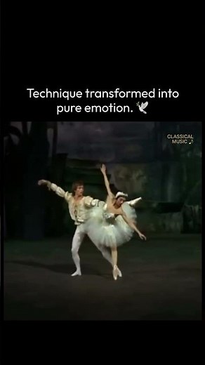 Margot Fonteyn and Rudolf Nureyev performing the mesmerizing White Swan Pas de Deux