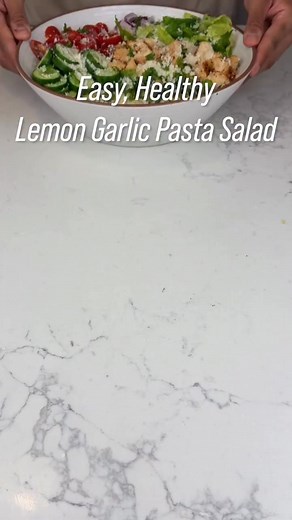 Easy, Healthy Lemon Garlic Pasta Salad! It’s high in protein, creamy, delicious, and great to meal prep!👇🏼 - Pasta Salad Ingredients: • 3 cups cooked pasta • 1/2 cup chopped red onions • 1 cup chopped tomatoes (I use cherry tomatoes) • 1 cup chopped cucumbers • 3 cups chopped lettuce (add more for increased volume!) • 2 chicken breast, cubed (for extra protein) • 1/4 cup chopped cilantro • 1/4 cup parmesan cheese - Sauce Ingredients: • 1 & 1/2 cup fat free greek yogurt, plain • 1 tbsp minced g