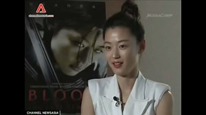 Hello Jun Ji-Hyun's fans :) - we all know, our sassy girl took a westernized name mainly for her hollywood debut in "Blood: The Last Vampire (2009)" but..why she particularly took the name "Gianna"?? Umm..here it is..she's explaining the reason herself in English! :) (video clip's from 2009 and the then 29 years old lady Jun looked really like a teenage- just like her "Vampire Saya" character!) So... Ji-Hyun (지현)> Ji-Hyuna(지현아) > Jiyuna (faster pronounciation) > Gianna! - Aha, pretty cool logic,