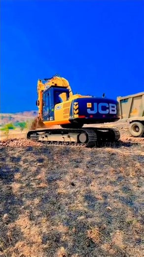 How Does a JCB Lift Heavy Loads So Easily? 🚜💪 | #explore #facts #short