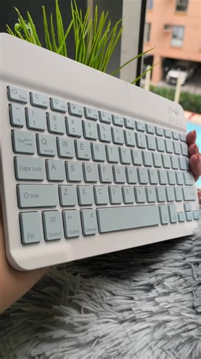 Portable Bluetooth Keyboard Review and Features