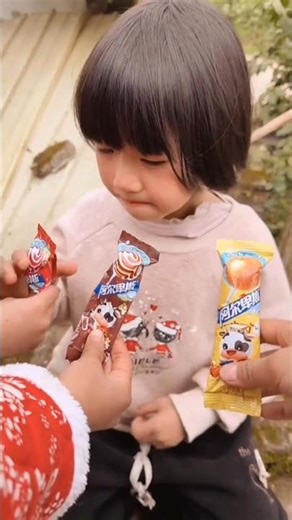 Poor Girl Gets a Sweet Surprise 🍭 | Friends Share Lollipops | Heartwarming Story