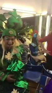 52K views · 2.4K reactions | Hậu Trường NXNX 30 | 2017 Cái này chắc nhiều bạn biết nè, ai ra trễ, sai thoại, hay gọi nôm na là NG, sẽ bị phạt 300k. . Chú Vũ Minh đếm được tổng cộng là 2 triệu 7, cỡ 9 người bị phạt nhé 藍 Riêng chú Thành Lộc là xém bị thôi nha  . Nguồn: Don Nguyễn #NXNX #Tí | FC Kịch Ngày Xửa Ngày Xưa | Facebook