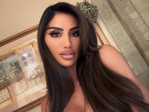 ‘Instagram famous’ influencer was trying to pick up mom from jail when she had plane meltdown