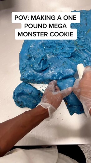 One Pound Mega Cookie Challenge! Tag a Friend to Win Free Cookies!