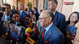 Ramgoolam exhorte les lauréats à revenir au pays après leurs études Navin Ramgoolam exhorte les lauréats à revenir au pays après leurs études afin de contribuer au développement national. Le Premier ministre s'exprimait à l’issue de sa participation à une réception en l’honneur des lauréats de la cuvée 2024, ce jeudi 8 mai, à la State House, à Réduit. « Je leur fais appel pour qu’ils retournent au pays. J’ai même cité des exemples, comme le nouveau CEO de Mauritius Telecom. Un autre ancien lauré