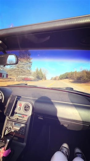 it’s that time of year to take the #miata out with the top down!! ₍^ >ヮ