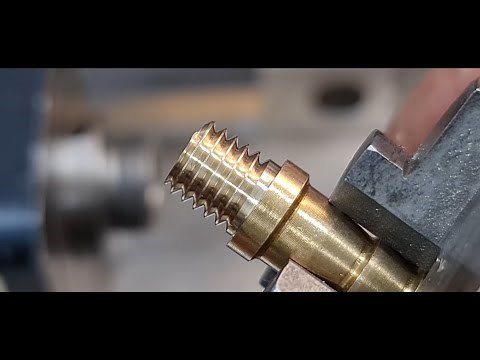 Making thread on a Sherline lathe using the Thread Cutting Attachment.