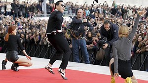 Gangnam Style : PSY fait danser Paris