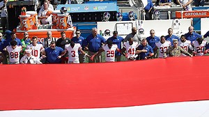 Giants players make statement during national anthem