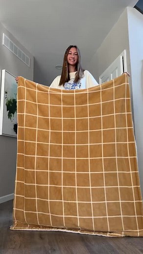 @That Tall Family OMG, when you're blessed with those long legs and you slip into a pair of fabulous heels... it's pure magic! 😍✨ #TallGirlProblems #HeelsForDays #taller #tallgirl #TiktokTallies #Tall