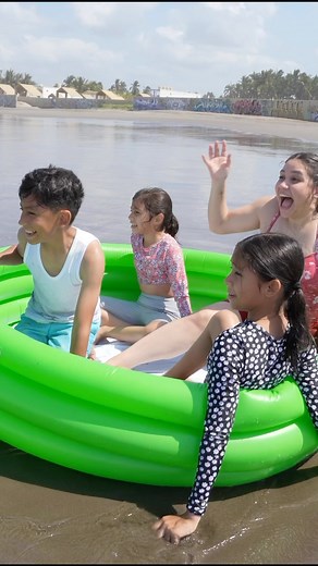 Guzmancitos on Instagram: "Llevamos a Tomatito a la Playa 😂😂 #Guzmancitos"