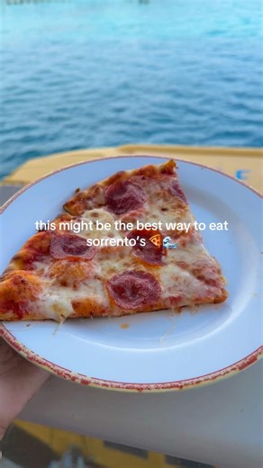 this might be the best way to eat sorrento‘s 🍕🇧🇸