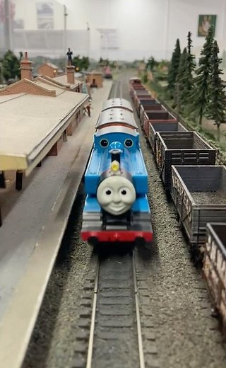 Thomas Puffing Under The Bridge #ttte #thomasandfriends
