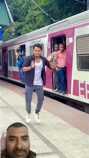 सियालदह स्टेशन पर बवाल डांस! 🔥🕺Kolkata Local Train #youtubeshorts #centralcee #status #vintage