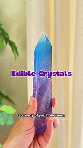 @cocobellycakes VIRAL EDIBLE CRYSTALS (recipe and tips) These edible crystals are made from a Japanese candy called Kohakutou. The texture reminds me of this sunkist Fruit Gems from back in the day: Soft on the inside and crunchy on the outside. And so pretty! Tag me if you make them. I’d love to see! INGREDIENTS 1 1/2 cups cold water 10 grams agar agar powder (Telephone Brand is a recommended) 2 3/4 cups granulated sugar Optional: 1/4 tsp flavoring. I used lychee extract. A few drops of food co