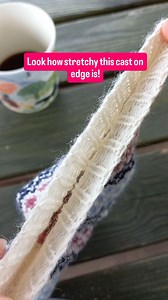 SUPER STRETCHY CAST ON SLOW MOTION! Slik legger jeg opp når jeg vil ha elastisk og fin kant på vrangborden. Hele fremgangsmåten med forklaring finner du på youtubekanalen min Osterdalsbrura. Alle videoene der er på både norsk og engelsk. Søk etter elastisk vrangbord. . This is how I cast on for a super stretchy rib edge!!! See complete process with instructions on my youtube channel Osterdalsbrura. All videos are in both English and Norwegian. Search for stretchy cast on! . #osterdalsbrura #berg
