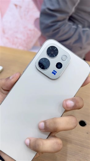 VIVO V70 ELITE FIRST LOOK CAMERA TEST WITH FLAGSHIP SNAPDRAGON PROCCESSOR #youtubeshorts #shorts