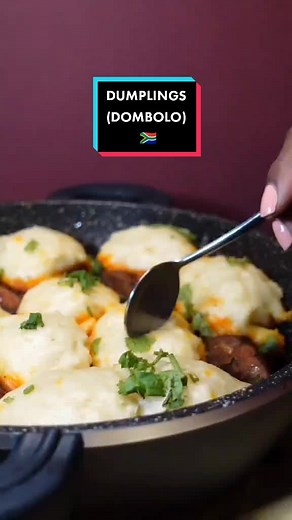 DUMPLINGS (DOMBOLO) #eatmeerecipes #africanfood #africafood #southafrica #dumplings #dombolo #mzansifoodie #knowafrica #steamedbread #southafricanfood #foodtiktok #recipes #youthday