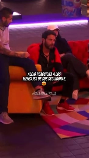 La cara de Aleo al recibir mensajes de fans en La Casa de los Famosos