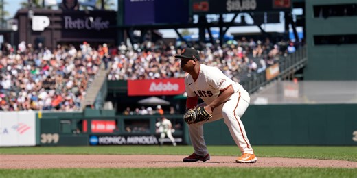 Devers returns to 1B, but Giants' miscues continue vs. Mets