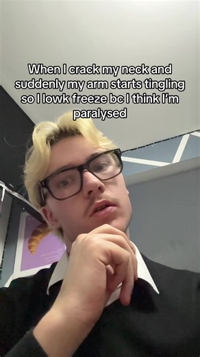 Just happened to me and thought my life was over #neck #crack #chiropractor #paralysis #satisfyingsound