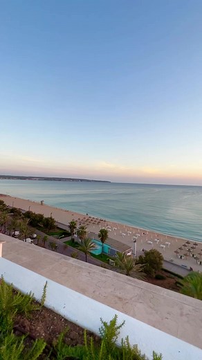 ❤️‍🔥 SUNSET 💥 at Hotel HM Tropical we always enjoy this hotel and the tremendous Island views 🤩 You can also see a LIVE at 🏝 Mallorca LOVE ❤️ by Lisbeth Kragh Wish you a happy weekend ⛱️ Hugs, Lisbeth 💛 #sunsetmagic #sunset #mallorca #hotelhmtropical #tremendous #mallorcalovers #sea #seaview #beach #beachvibes #beachhotel #fbreels #reels | Casa de Palma