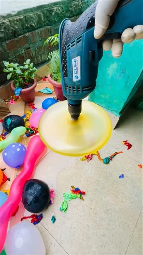 popping balloons #toys #asmr #balloonpopping #poppballons #balloon #ballongame #satisfying