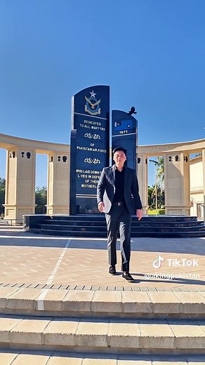 Understanding the Meaning Behind Pakistani Symbols