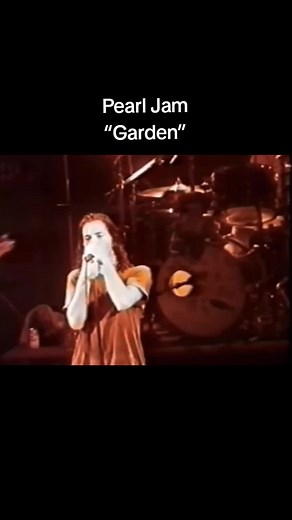 Pearl Jam Live Performance of 'Garden' in Utrecht, Netherlands 1992